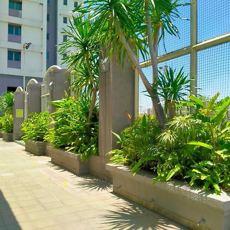 Apartemen Puncak Marina Surabaya Esterno foto