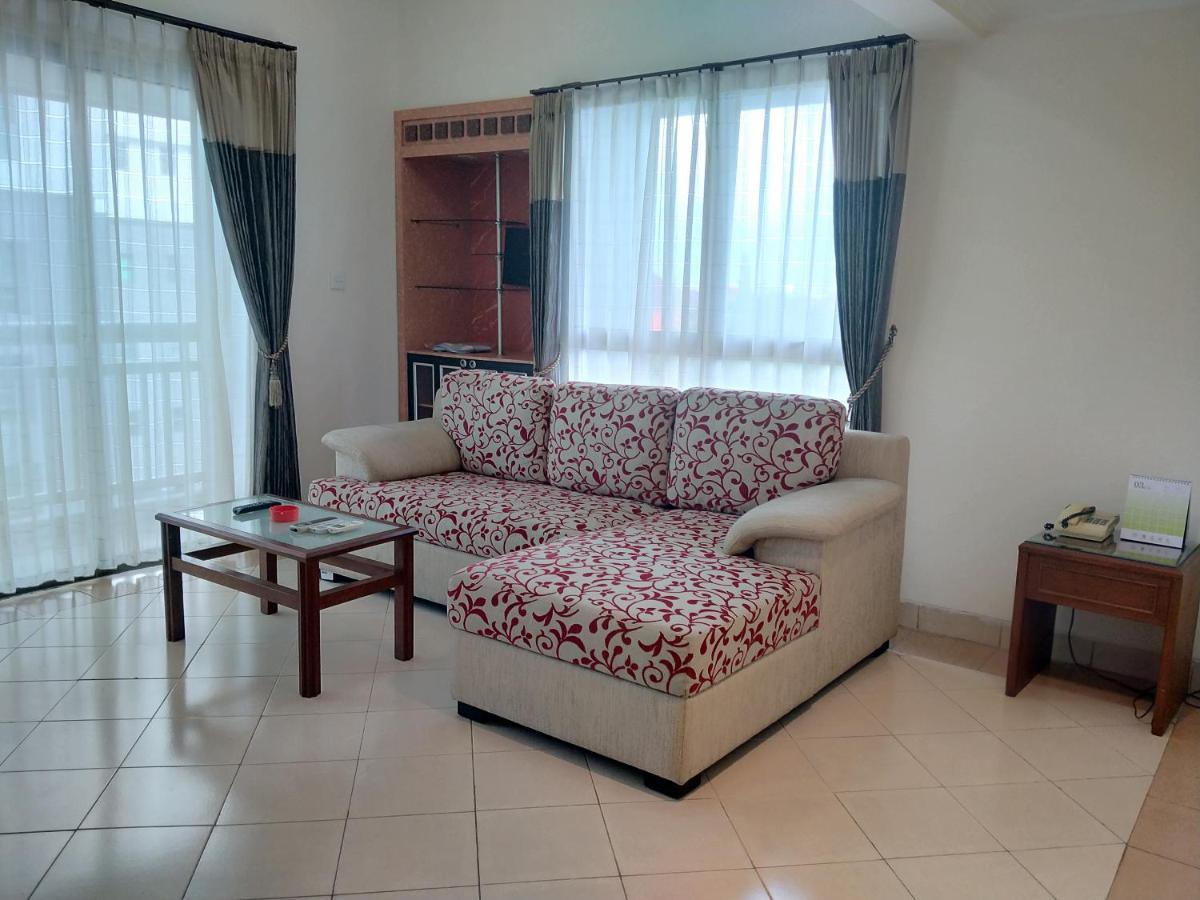 Apartemen Puncak Marina Surabaya Esterno foto