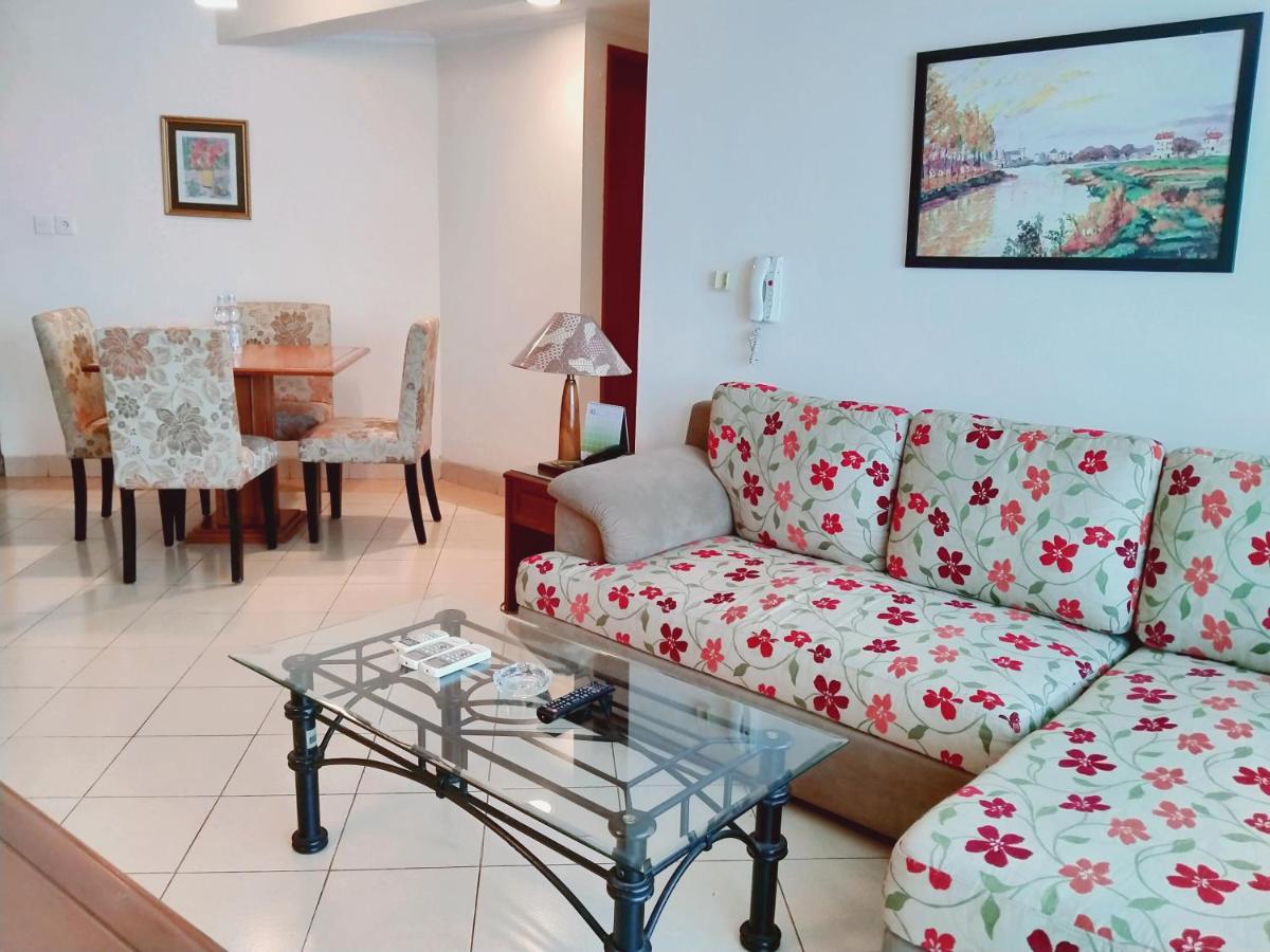 Apartemen Puncak Marina Surabaya Esterno foto