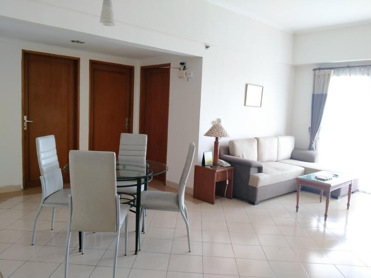 Apartemen Puncak Marina Surabaya Esterno foto