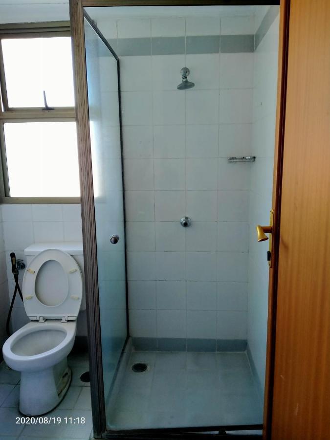 Apartemen Puncak Marina Surabaya Esterno foto